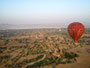Myanmar. Bagan ist das weitläufigste buddhistische Ruinenfeld der Erde und eine der großartigsten Sehenswürdigkeiten Südostasiens. Mehr als 2.000 Tempel wurden hier über viele Jahrhunderte errichtet. 
