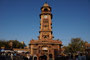 Indien. Jodhpur. Marktbesuch. Der Uhrenturm auf dem Sadar Market wurde einst von den britischen Kolonialherren erbaut.