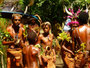 Papua Neuguinea. Provinz Madang. Das Tanzen und Singen hat in der Kultur von Papua Neuguinea einen sehr hohen Stellenwert. Ein Sing Sing mit Geistertanz festigt den Zusammenhalt des Stammes und schreckt die Feinde ab.