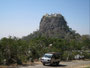 Myanmar. Auf dem Vulkankrater des 737 m hohen Mount Popa wurde das Taung-Kalat-Kloster errichtet. 