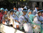 Myanmar. In der Stadt Mandalay. Schüler beim Wochenendausflug.