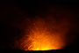 Vanuatu. Der Yasur ist einer der aktivsten Vulkane der Erde. Seit über 800 Jahren spuckt er fast im Minutentakt Lavafontänen, Steinbomben und Rauch in die Höhe. Dazu lassen gewaltige Explosionen die Erde beben. Ein phantastisches Naturschauspiel.
