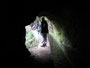 Madeira. Levadawanderung. Viele Kilometer führen die Levadas durch enge Tunnel.