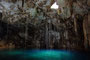 Mexico. Ganz Yucatán ist von einem unterirdischen Labyrinth aus Kalksteinhöhlen durchzogen. Für die Maya waren die Cenoten "heilige Quellen" und vor allem der Eingang zur Unterwelt. Heute kann man in den Süßwasserhöhlen phantastisch baden.