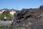 Süditalien. Sizilien. Der Ätna ist mit einer Höhe von ca. 3.350 m Europas mächtigster Vulkan. Bei seinen Ausbrüchen fließt die Lava häufig über Straßen und Dörfer hinweg. Alles muß danach wieder mühevoll aufgebaut werden. 