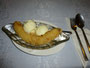 Papua Neuguinea. Einheimische Küche. Frittierte Banane mit Vanilleeis.