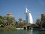 Vereinigte Arabische Emirate. Dubai. Am Strand von Jumeirah. Das Hotel Burj al Arab. Das 7-Sterne-Hotel ist eines der luxuriösesten und teuersten Hotels der Welt. 