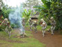 Papua Neuguinea. Provinz Eastern Highlands. Die Schlammkrieger von Asoro. Mit diesem furchteinflößenden Aussehen wurden früher die feindlichen Stämme in die Flucht geschlagen.