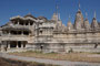 Indien. Ranakpur. Die Tempelanlagen von Ranakpur gelten als eine der schönsten heiligen Stätten in Indien.