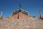 Argentinien. Die kleine Stadt Humahuaca liegt am Río Grande de Jujuy auf 2950 Metern Höhe. Das Monumento a los Héroes de la Independencia wurde 1950 erbaut und erinnert an die Schlachten zur Unabhängigkeit gegen die Spanier. 