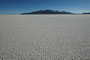 Bolivien. Im Südwesten Boliviens, auf mehr als 3600 Metern Höhe, liegt der Salar de Uyuni, der größte Salzsee unserer Erde. Über 140 km lang und 110 km breit erstreckt sich dieses weiße Wunder der Natur mit seiner fast 10 m dicken Salzkruste.