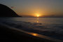 Karibikinsel Guadeloupe. Phantastischer Sonnenuntergang am Strand.