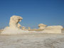 Ägypten. Westliche Wüste. Die weiße Wüste mit ihren bizarren Kalksteinskulpturen bietet ein einmaliges Naturschauspiel.