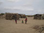 Expedition Danakil-Wüste. Das Dorf Dodom ist die letzte Siedlung vor dem Lavafeld des Erta Ale-Vulkans. Danach kommen nur noch Lava, Sand und Steine.