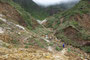 Karibikinsel Dominica. Eine der spannendsten Touren in der Karibik ist die Wanderung zum Boiling Lake. Für die ca. 13 km und 900 hm benötigt man etwa 6 Stunden. Dabei wird von steilen Abhängen bis zu vulkanischen Abgründen alles geboten. Perfekt. 