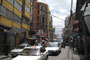 Bolivien. Die Hauptstadt La Paz liegt auf etwa 3.600 m Höhe und ist damit eine der am höchsten gelegenen Großstädte der Erde. 