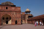 Indien. Agra. Das Rote Fort. Mit dem Bau des Forts wurde 1565 unter Akbar dem Großen begonnen, der die Hauptstadt von Delhi hierher verlegen ließ.