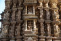 Indien. Khajuraho. Der Großteil der "erotischen" Tempel von Khajuraho wurde von den Herrschern der Chandella-Dynastie zwischen 950 und 1120 unserer Zeitrechnung erbaut. Sie sind heute eine der beliebtesten Sehenswürdigkeiten Indiens.