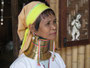 Myanmar. Der Inle-See. Hier ist die Heimat der Inthas, der "Söhne des Sees". Besuch beim Volk der Padaung. Berühmt sind die Frauen mit ihren Messingspiralen als "Giraffenhalsfrauen". Je mehr Ringe eine Frau trägt, umso wertvoller ist sie bei ihrer Heirat.