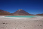 Bolivien. Das landschaftlich einmalige Lagunengebiet auf über 4.000 m Höhe. Die Laguna Verde liegt malerisch vor dem heiligen Berg der frühen Ureinwohner, dem 5920 m hohen Vulkan Licancabur.