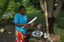 Vanuatu. Ein besonderer Höhepunkt ist der Besuch in den einheimischen Dörfern. Nur wenige Touristen finden den Weg hierher. Die gastfreundlichen Menschen leben von und mit der Natur.