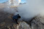Chile. Das Geysirfeld von El Tatio. Jeden Morgen kurz vor Sonnenaufgang erwachen hier auf 4.300 m Höhe wie von Geisterhand Heißwasserfontänen und Dampfschwaden zum Leben. Nach 10 Minuten im Geysir waren unsere Frühstückseier fertig.