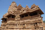 Indien. Khajuraho. Der Großteil der "erotischen" Tempel von Khajuraho wurde von den Herrschern der Chandella-Dynastie zwischen 950 und 1120 unserer Zeitrechnung erbaut. Sie sind heute eine der beliebtesten Sehenswürdigkeiten Indiens.