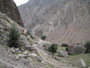 Pakistan. Jeepfahrt von Raikiot Bridge nach Jhel. Der Höhenunterschied beträgt auf 20 km etwa 1.300 Höhenmeter. Gegenverkehr wird hier nicht gerne gesehen.