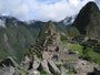 Peru. Machu Picchu. Das schönste und rätselhafteste Zeugnis der Inkazeit liegt auf 2.500 m Höhe. Vom Tal aus ist nichts von der gewaltigen Anlage zu sehen. Erst im Jahre 1911 wurden die Ruinen wiederentdeckt. Ein unbeschreiblicher Anblick.