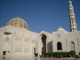 Oman. In der Hauptstadt Muscat. Die Sultan Qaboos Moschee ist die größte des Landes. Über 20.000 Gläubige finden im Inneren der Moschee einen Platz zum Gebet.
