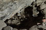 Bolivien. Das Dorf Coquesa. In dieser geheimnisvollen Höhle findet man sieben Mumien der Ureinwohner, tausende Jahre alt, aus der Zeit vor den Inkas, rituell beigesetzt an dieser heiligen Stelle.