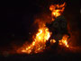 Papua Neuguinea. Bergdorf Baining. Hier beginnen die Dorfbewohner in der Nacht mit dem spektakulären Feuertanz.