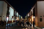 Mexico. Oaxaca wurde bereits 1532 gegründet und ist die Hauptstadt des mexikanischen Bundesstaates Oaxaca. Sie liegt in einem Tal der Sierra Madre del Sur, ca. 1.550 m über dem Meeresspiegel. Das Stadtzentrum ist abends ein beliebter Treffpunkt.