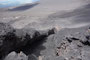 Süditalien. Sizilien. Der Ätna ist mit einer Höhe von ca. 3.350 m Europas mächtigster Vulkan. Durch diese Gänge strömt die heiße Lava von den aktiven Kratern hinab ins Tal. 