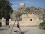 Oman. Das Dorf Al Bidiyah. Hier befindet sich die älteste Moschee des Landes und sie wird auch heute noch als Gebetsstätte genutzt.