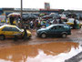 Liberia. Die Hauptstadt Monrovia. Nach einem tropischen Regenschauer steht das Wasser in den Straßen.