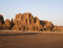 Djibouti. Der Abbe-See ist ein teilweise ausgetrockneter Salzsee. Dieses Gebiet ist der Mittelpunkt der Afar-Senke und gilt als eine der unzugänglichsten und unwirklichsten Gegenden der Erde.