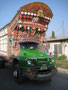 Pakistan. Hier gilt die Devise: So schön wie zu Hause die Frau, muss auch der LKW sein. Dafür werden keine Kosten und Mühen gescheut.