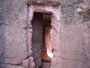 Äthiopien. Der Norden. Die einzigartigen Felsenkirchen von Lalibela. Diese wurden im 12. und 13. Jahrhundert in mühevoller Handarbeit aus den riesigen Felsen gehauen. Der Legende nach vollendeten nachts die Engel das Wunder.