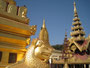 Myanmar. Bagan. Die Shwezigon-Pagode gilt als das Meisterwerk aller Tempelbauten in Bagan.