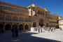 Indien. Das Amber Fort. Der gewaltige Festungspalast wurde 1592 auf Befehl von Raja Man Singh I. auf den Fundamenten älterer Burganlagen aus dem 11. Jahrhundert errichtet. 