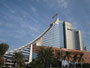Vereinigte Arabische Emirate. Dubai. Am Strand von Jumeirah. Das Jumeirah Beach Hotel. 