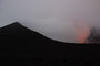 Vanuatu. Der Yasur ist einer der aktivsten Vulkane der Erde. Seit über 800 Jahren spuckt er fast im Minutentakt Lavafontänen, Steinbomben und Rauch in die Höhe. Dazu lassen gewaltige Explosionen die Erde beben. Ein phantastisches Naturschauspiel.