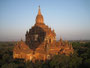 Myanmar. Bagan ist das weitläufigste buddhistische Ruinenfeld der Erde und eine der großartigsten Sehenswürdigkeiten Südostasiens. Mehr als 2.000 Tempel wurden hier über viele Jahrhunderte errichtet. 