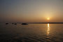 Indien. Varanasi. Sonnenaufgang am Ganges.