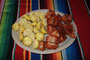 Mexico. Einheimische Spezialitäten. Tejocote sind bei uns fast unbekannt. Die Früchte sind gelb. Das Fruchtfleisch ist mehlig und saftig und schmeckt süß, etwa wie ein Apfel.