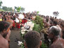 Papua Neuguinea. Provinz East New Britain-Stadt Kokopo. Um die Götter gnädig zu stimmen, werden sie von den Menschen ehrfurchtsvoll empfangen. Einmal im Jahr wird hier in Kokopo der tubuanische Geist an Land gebracht und mit der Kinavai-Zeremonie begrüßt.
