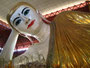 Myanmar. Hauptstadt Yangon. Der liegende Buddha ist als Wallfahrtsort sehr beliebt. Er ist reich vergoldet und verziert.