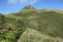 Karibikinsel Martinique. Der Mont Pelé ist mit 1397 m der höchste Berg von Martinique. Die Wanderung auf den Gipfel des Vulkans dauert ca. 6 Stunden und ist aufgrund des steilen und unwegsamen Geländes äußerst anspruchsvoll.