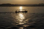 Indien. Udaipur. Sonnenuntergang am Pichola-See.